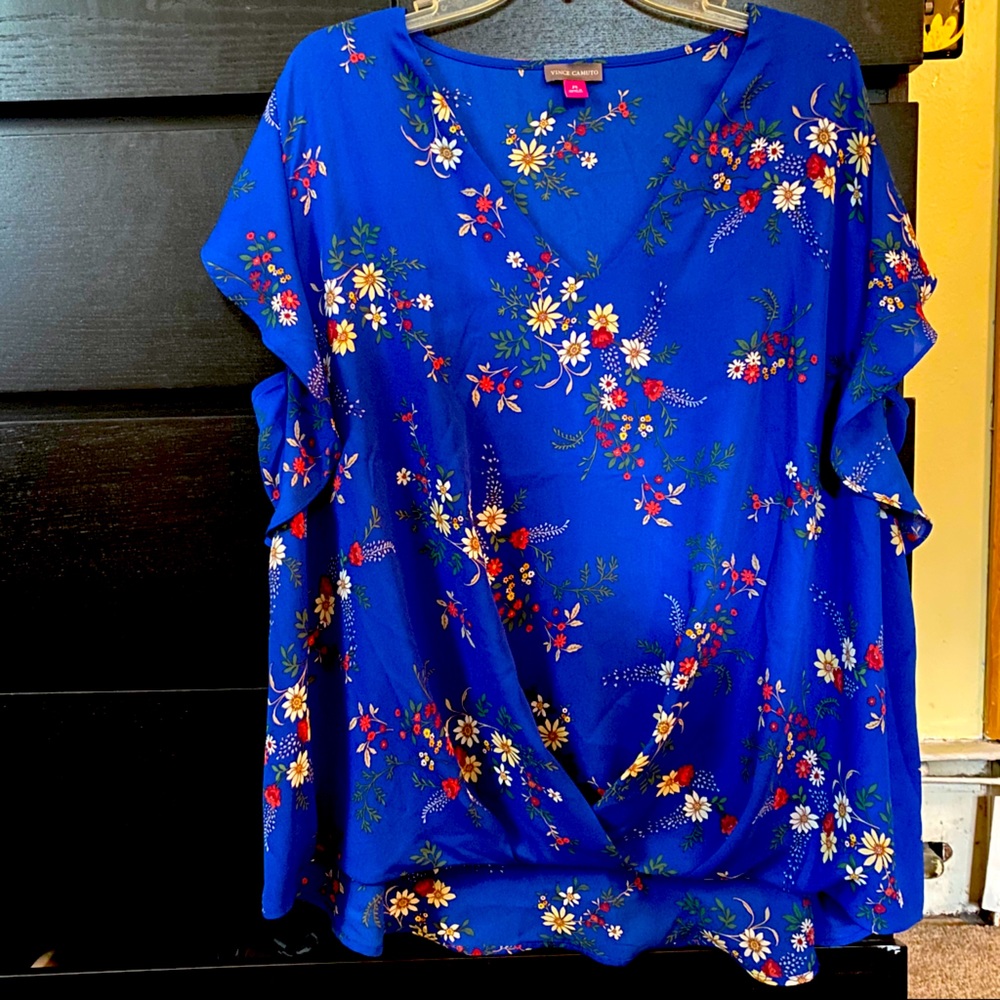 Vince Camuto floral top